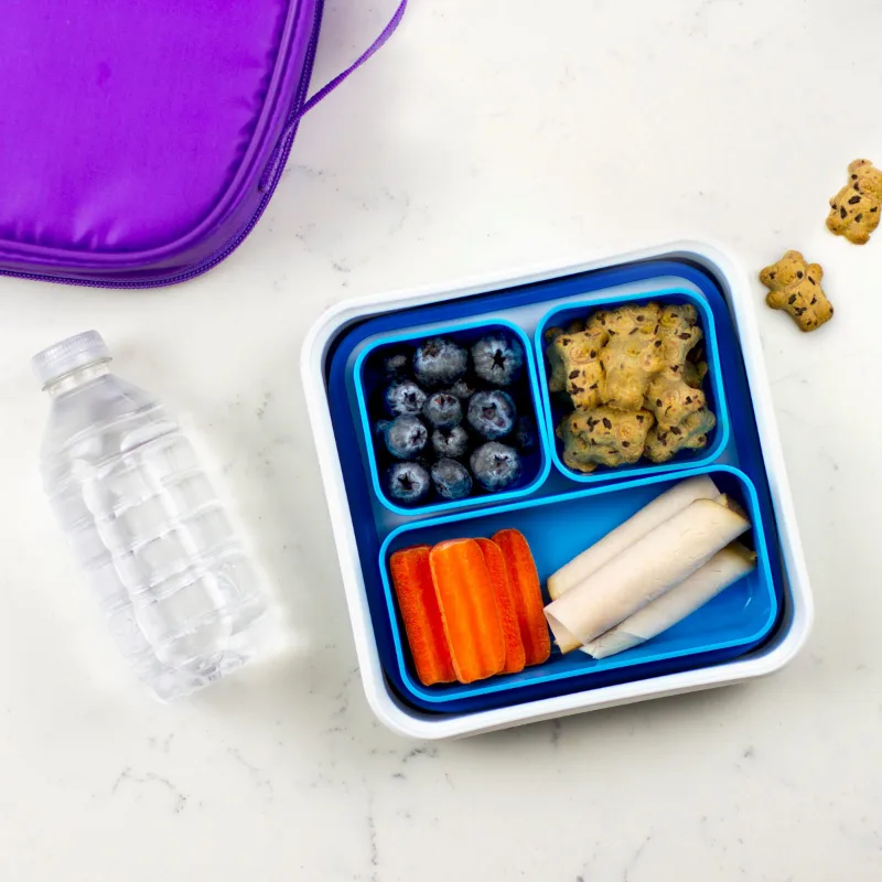A lunchbox with a handful of bears: the portion decides more than the flavor.